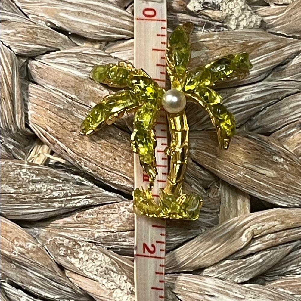 Gold Tone and Green Glass Palm Tree Brooch - Picture 5 of 6
